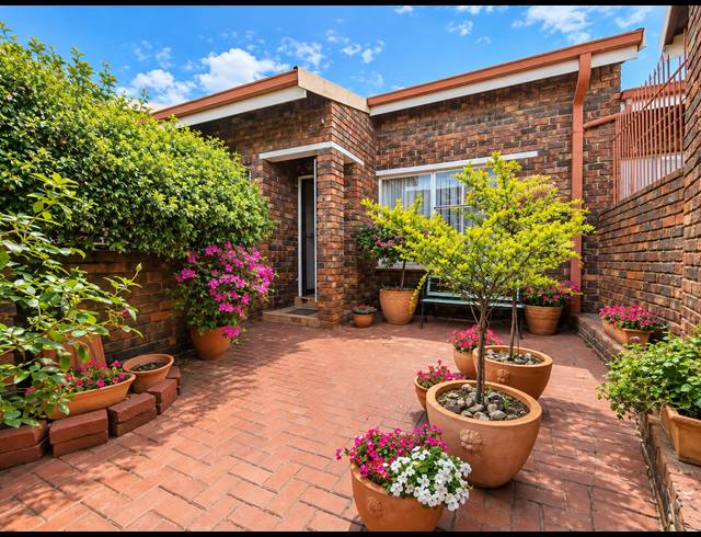 2 BEDROOM TOWNHOUSE FOR SALE IN THREE RIVERS